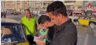 تاكسي بوك .. مبادرة مميزة للتشجيع على القراءة بشوارع الإسكندرية المصرية